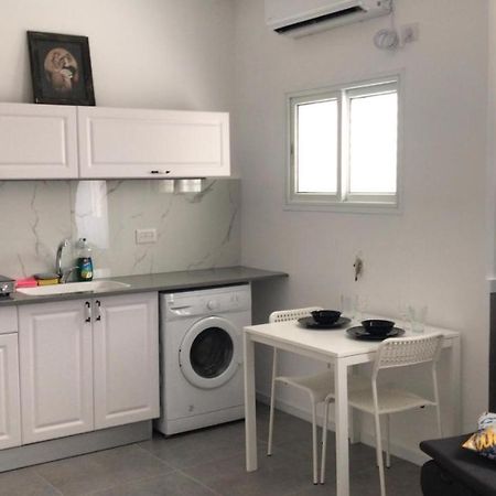 Isramax Low-Cost Apartment Near The Sea. Bat Yam Buitenkant foto