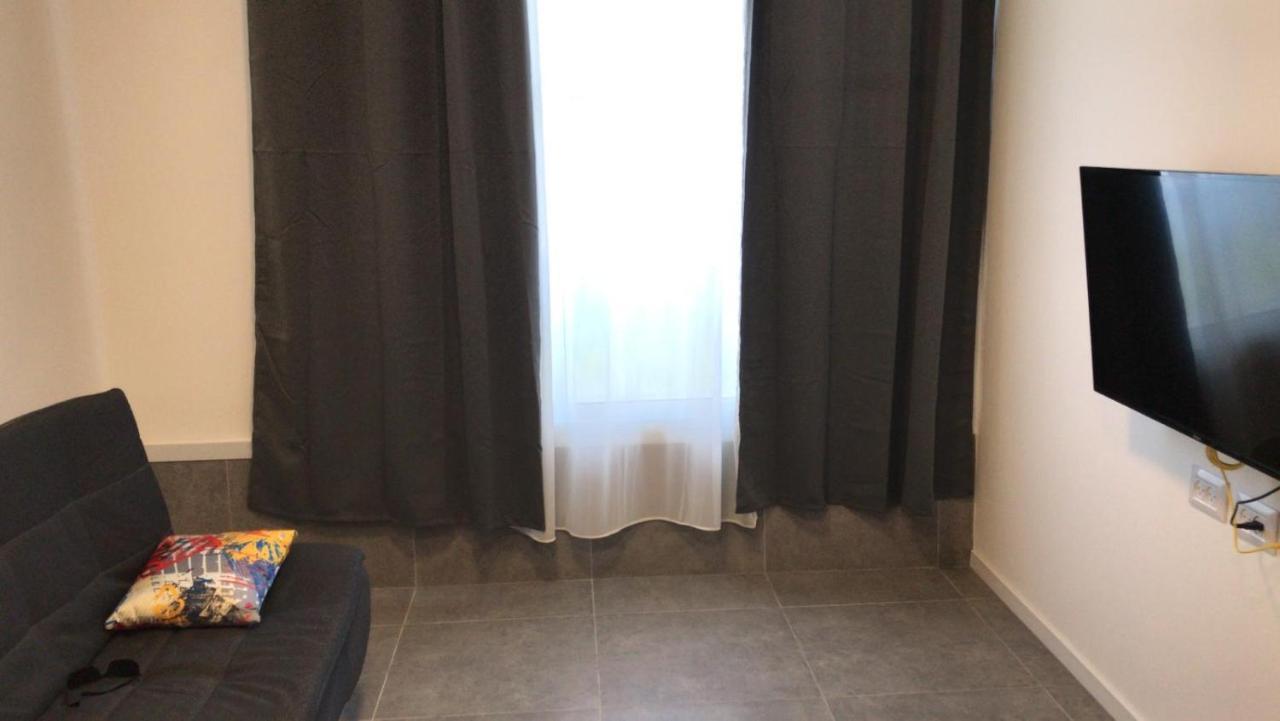 Isramax Low-Cost Apartment Near The Sea. Bat Yam Buitenkant foto