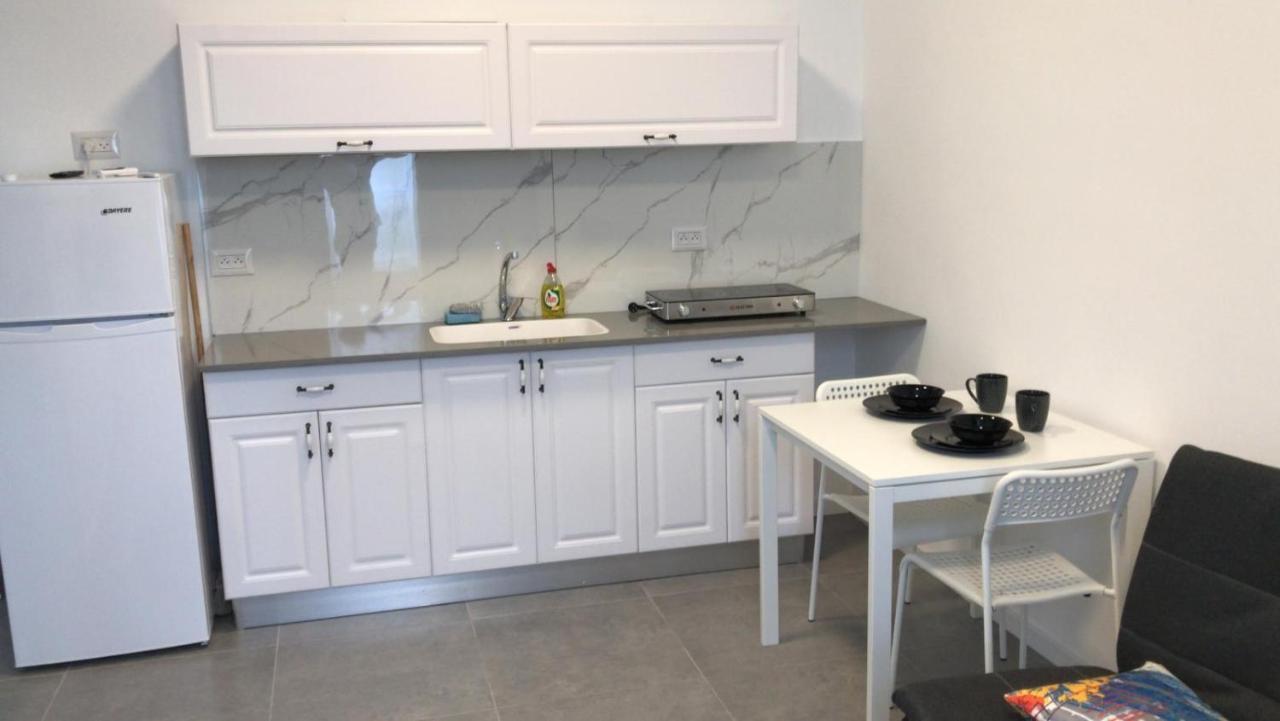 Isramax Low-Cost Apartment Near The Sea. Bat Yam Buitenkant foto