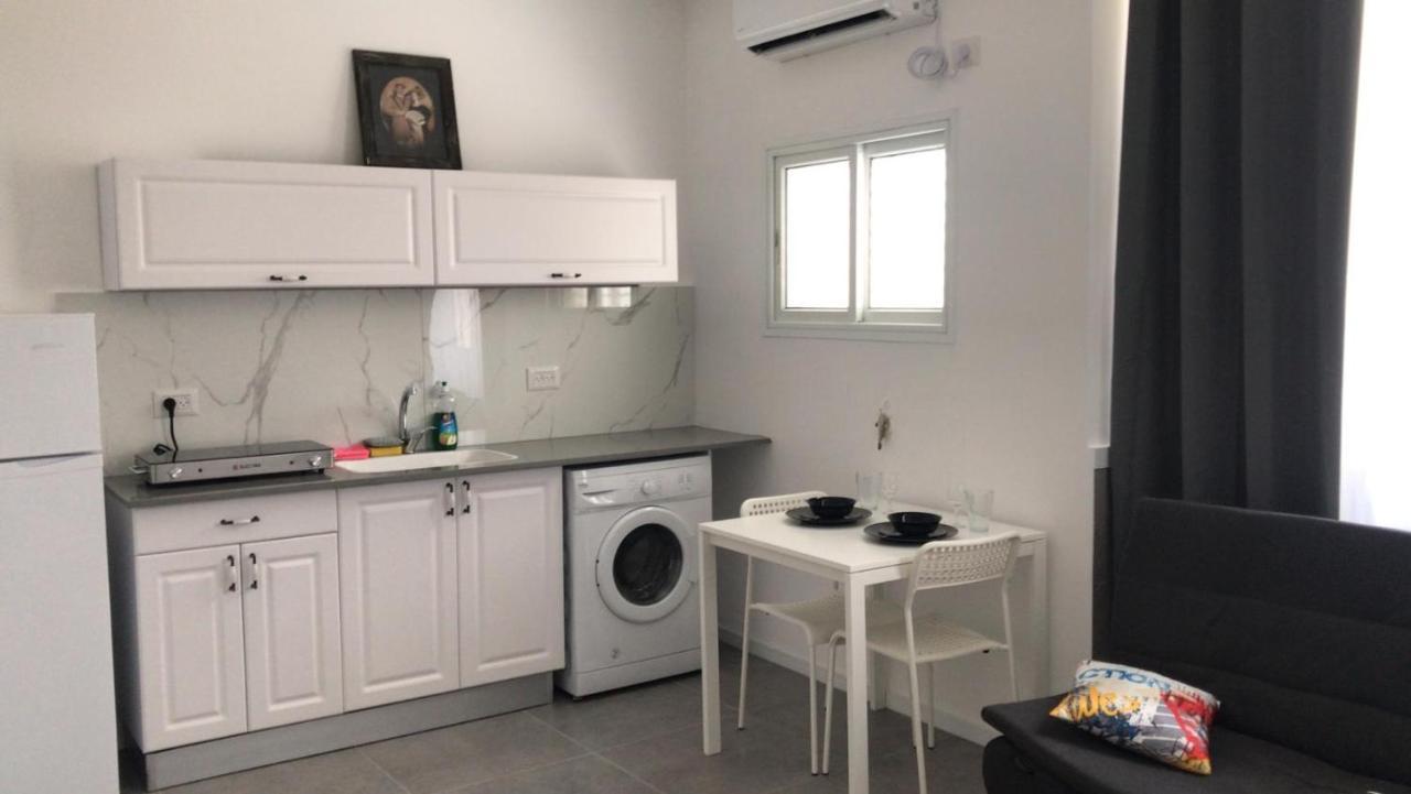 Isramax Low-Cost Apartment Near The Sea. Bat Yam Buitenkant foto