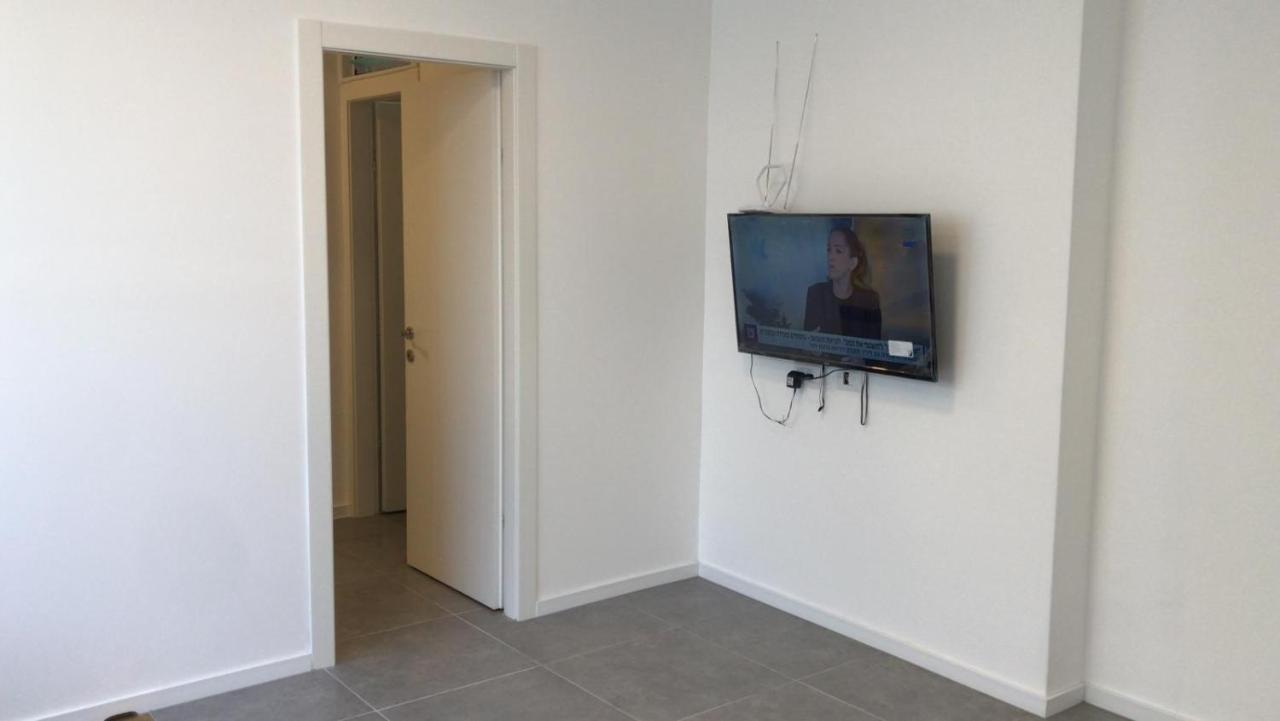 Isramax Low-Cost Apartment Near The Sea. Bat Yam Buitenkant foto