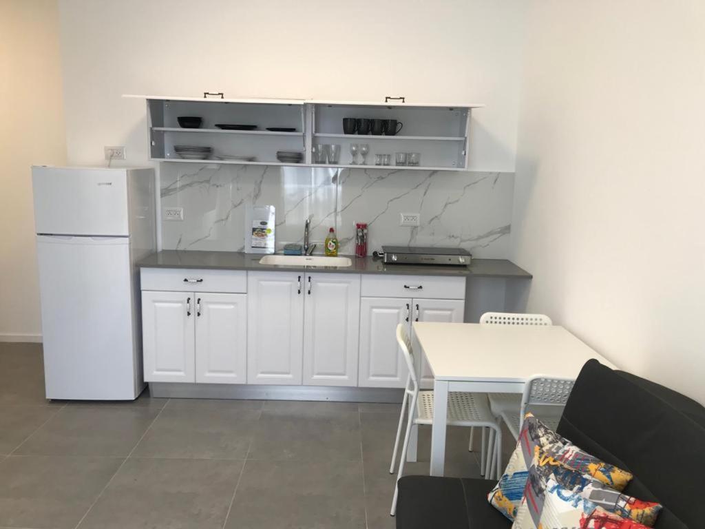 Isramax Low-Cost Apartment Near The Sea. Bat Yam Buitenkant foto