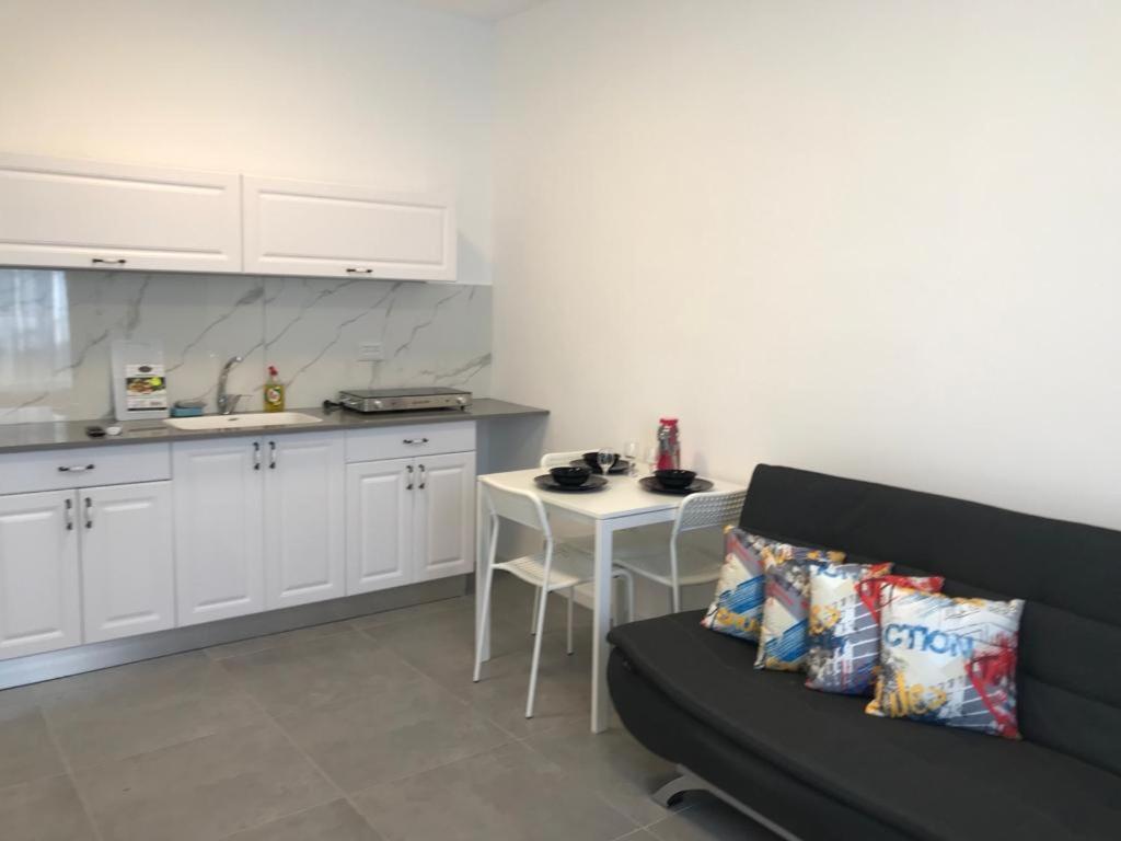 Isramax Low-Cost Apartment Near The Sea. Bat Yam Buitenkant foto