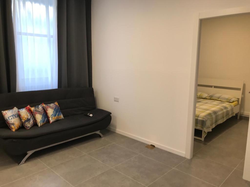 Isramax Low-Cost Apartment Near The Sea. Bat Yam Buitenkant foto