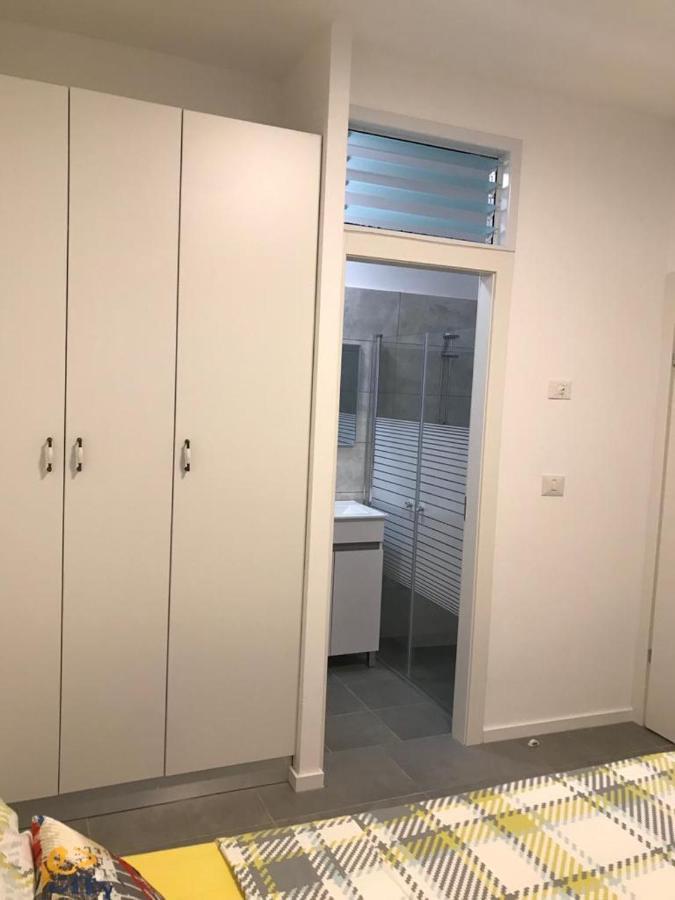 Isramax Low-Cost Apartment Near The Sea. Bat Yam Buitenkant foto