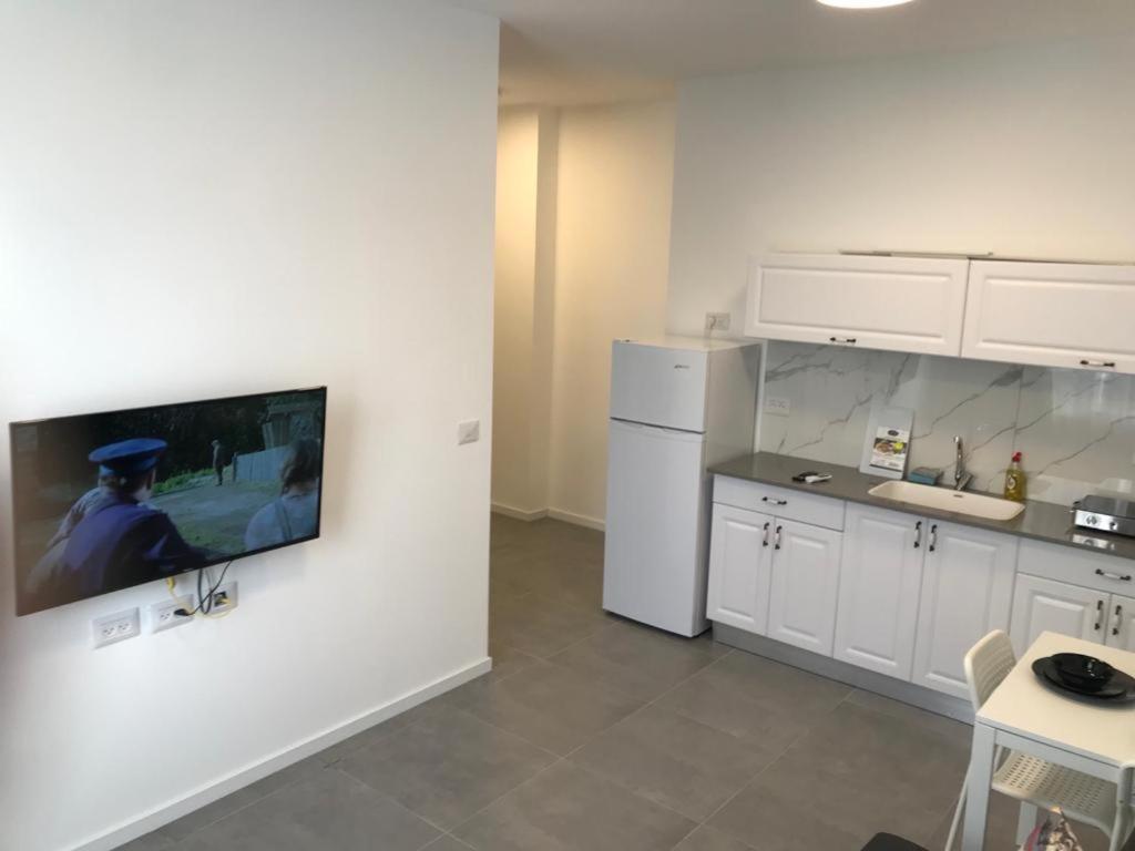 Isramax Low-Cost Apartment Near The Sea. Bat Yam Buitenkant foto