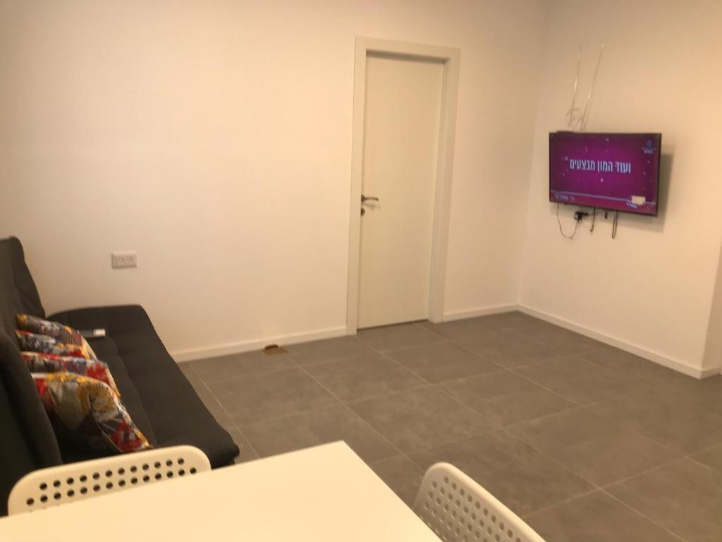 Isramax Low-Cost Apartment Near The Sea. Bat Yam Buitenkant foto