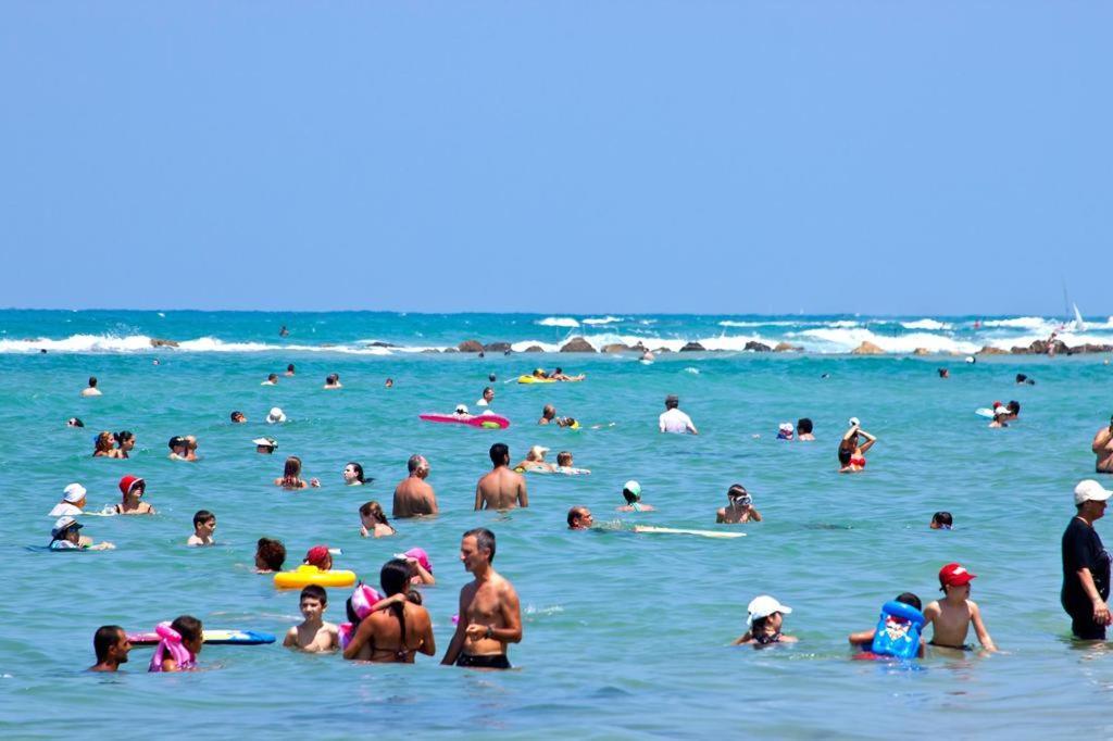 Isramax Low-Cost Apartment Near The Sea. Bat Yam Buitenkant foto